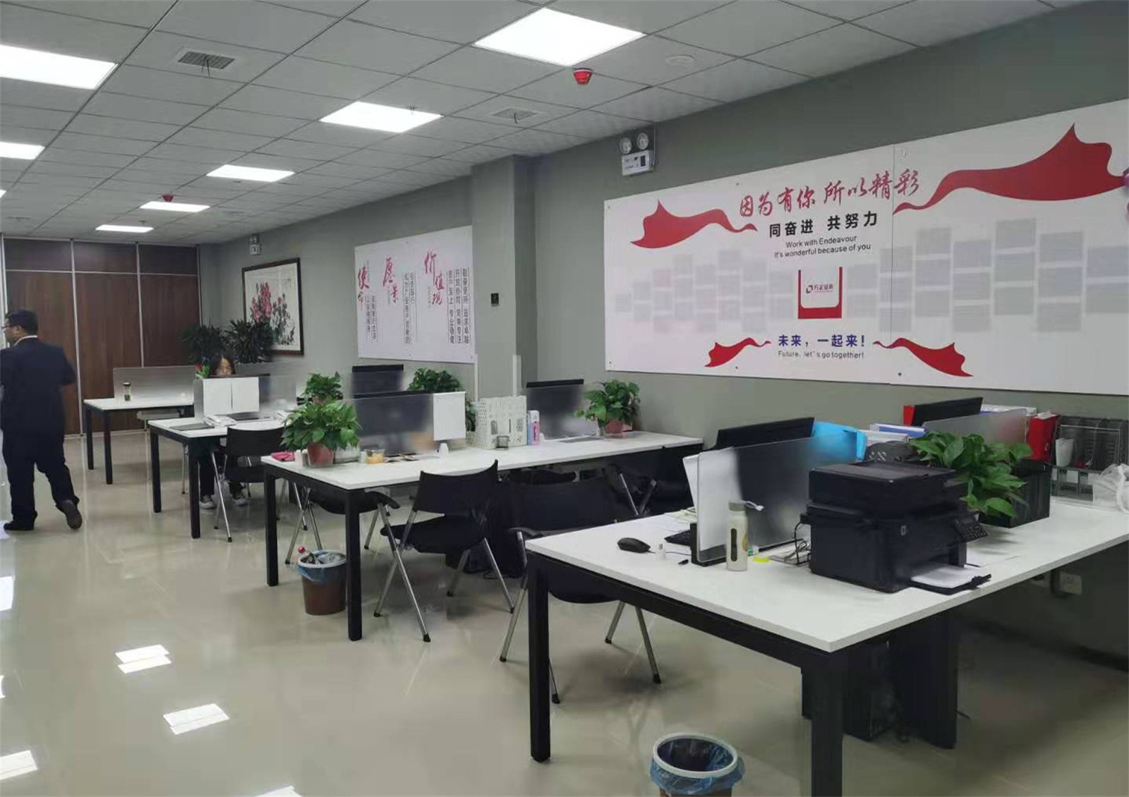 敞开办公区.jpg